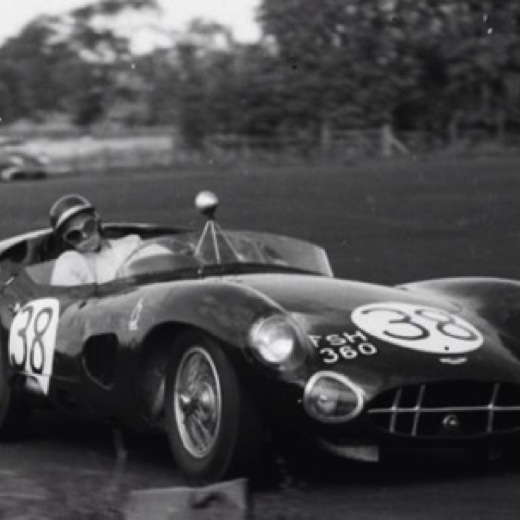 Sur l'Aston Martin DBR 1 des Border Reivers